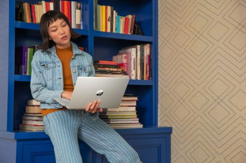 HP Pavilion 15-eg3003na Intel® Core™ i7 i7-1355U Laptop 39.6 cm (15.6") Full HD 16 GB DDR4-SDRAM 512 GB SSD Wi-Fi 6 (802.11ax) Windows 11 Home Silver