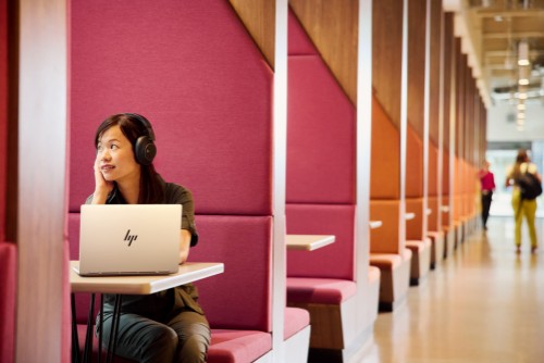 HP EliteBook 8 Flip G1i 13 inch Notebook AI PC Wolf Pro Security Edition Intel Core Ultra 7 255U Hybrid (2-in-1) 33.8 cm (13.3") Touchscreen WUXGA 64 GB LPDDR5x-SDRAM Wi-Fi 7 (802.11be) Windows 11 Pro